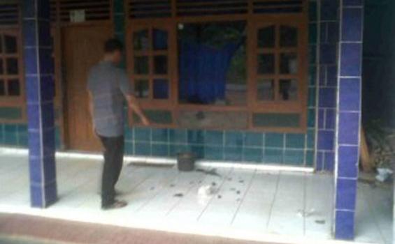 Rumah Tukimin Jadi Sasaran Bentrok Pemuda