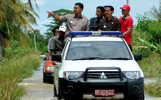 Rycko Tinjau Banjir di Umbul Besar