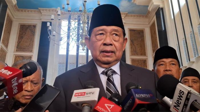 JUWONO SUDARSONO MENINGGAL - Presiden Keenam RI Susilo Bambang Yudhoyono (SBY) usai memberikan penghormatan terakhir kepada jenazah almarhum Juwono di Ruang Hening Kantor Kementerian Pertahanan (Kemhan) Jakarta Pusat, Minggu (29/3/2026). SBY berbicara tentang pentingnya ahli pertahanan baik dari sipil maupun militer sambil mengenang jasa mantan Menteri Pertahanan almarhum Juwono Sudarsono.