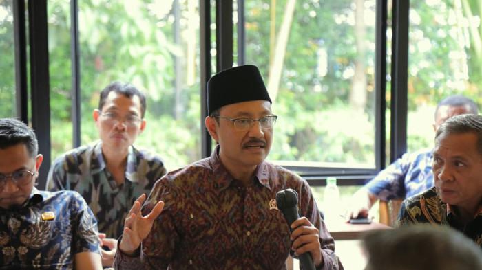 SEKOLAH RAKYAT BARU - Mensos Gus Ipul dan delapan kepala daerah berkomitmen membuka Sekolah Rakyat baru, minta pemda segera siapkan lahan dan gedung bebas sengketa.