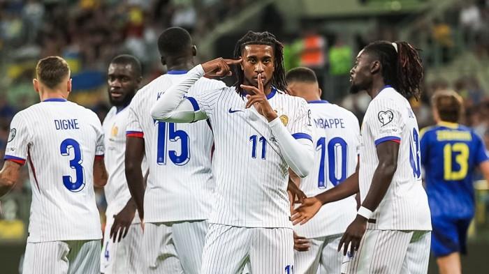 SELEBRASI- Michael Olise berselebrasi usai mencetak gol, Olise terus menunjukkan perkembangan pesat dan semakin membuktikan dirinya sebagai pemain kunci dalam generasi baru timnas Prancis ini.