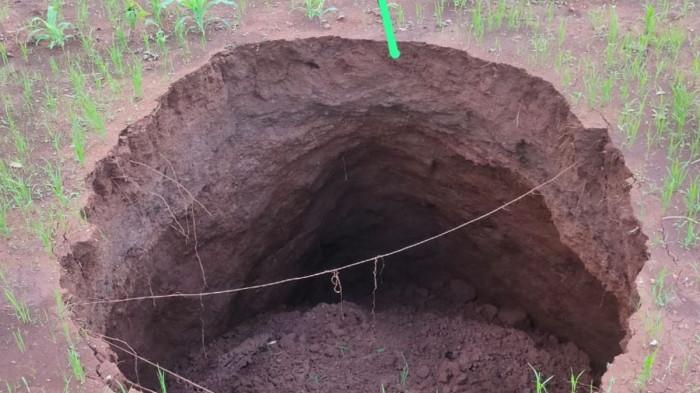 SINKHOLE - Salah satu lubang di Padukuhan Wuni, Kalurahan Melikan, Kapanewon Rongkop, Gunungkidul, Yogyakarta.