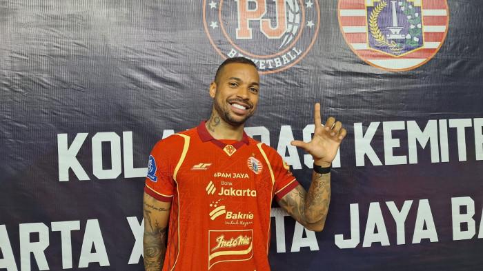 STRIKER PERSIJA - Penyerang Persija Jakarta, Gustavo Almeida saat diwawancarai usai menghadiri acara kerja sama antara Persija dengan Pelita Jaya di  GOR Soemantri, Kuningan, Jakarta, Kamis (12/2/2026). Tribunnews/Abdul Majid