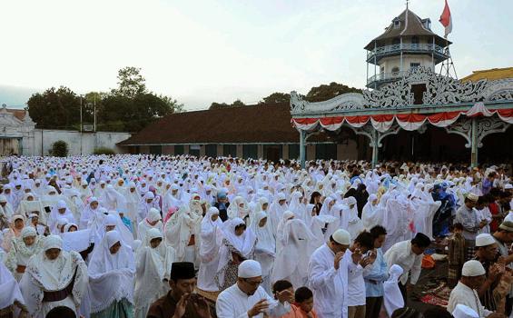 Ribuan Warga Salat Ied di Keraton Solo