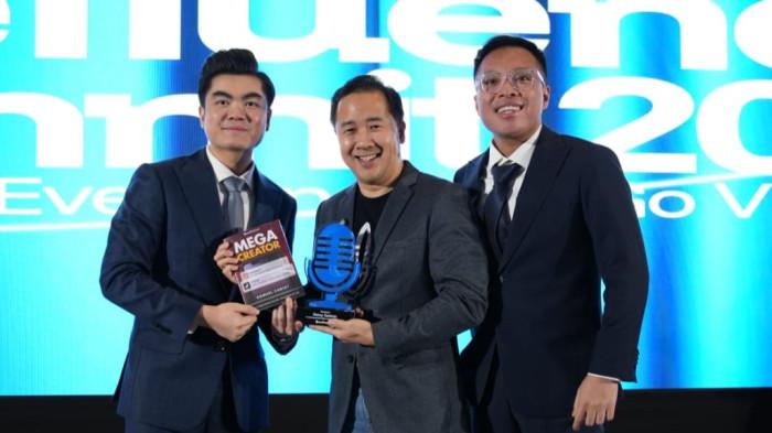 POTENSI EKONOMI KREATIF - Samuel Christ dan Joy Yehuda Lodra, menggagas Seefluencer Summit 2025. Keduanya mengapit Menteri Ekonomi Kreatif, Teuku Riefky Harsya. Event Seefluencer Summit 2025 mengupas peluang era digital serta cara meningkatkan pendapatan lewat pemanfaatan media sosial secara strategis.