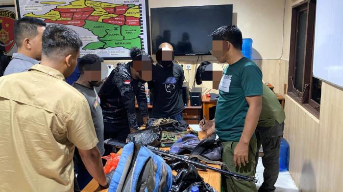 Satgas Damai Cartenz 2026 bersama jajaran Polda Papua berhasil mengungkap jaringan transaksi senjata api dan amunisi yang diduga akan dipasok kepada kelompok kriminal bersenjata (KKB) yang beroperasi di wilayah Yalimo dan Yahukimo.