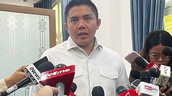 Sekretaris Kabinet Teddy Indra Wijaya menegaskan Presiden Prabowo Subianto hanya menggunakan satu pesawat Kepresidenan dalam setiap kunjungan kenegaraan ke luar ngeri. Sekretaris Kabinet Teddy Indra Wijaya di Istana Kepresidenan Jakarta, Selasa (3/2/2026).