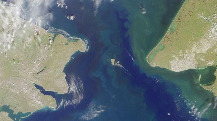 BANGUN TEROWONGAN - Selat Bering, memisahkan Siberia dari Alaska di Pasifik Utara. Rusia berencana membangun terowongan bawh laut untuk menghubungan kedua sisi ini.