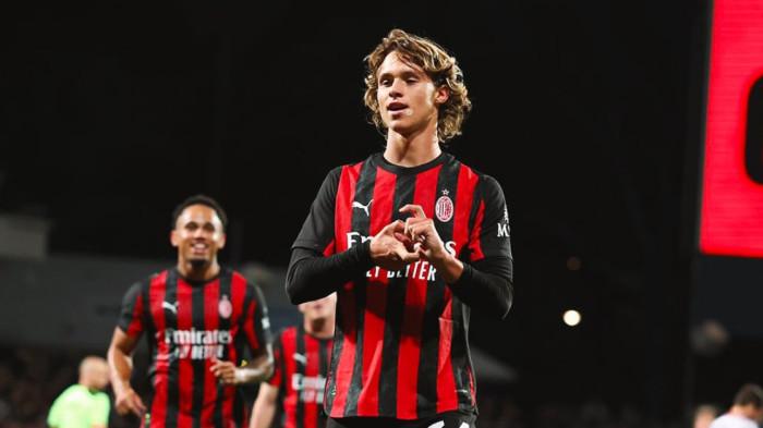 Selebrasi Christian Comotto saat bersama AC Milan