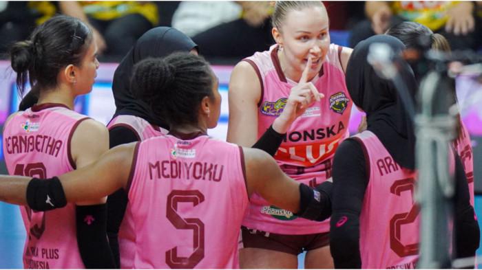 SELEBRASI - Pemain tim Gresik Petrokimia merayakan poin yang diraih saat menghadapi Jakarta Popsivo Polwan di Final Four Proliga 2026 di GOR Sritex Arena, Solo, Sabtu (11/4/2026).