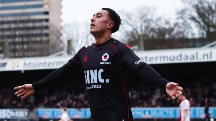 Selebrasi Miliano Jonathans bersama Excelsior