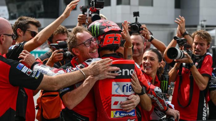 SELEBRASI BAGNAIA - Selebrasi pembalap Ducati Lenovo, Pecco Bagnaia, dengan timnya setelah menang sprint race MotoGP Malaysia 2025 di Sirkuit Sepang, pada 25 Oktober 2025. (Foto: Laman Resmi MotoGP)