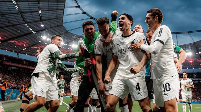 SELEBRASI - Selebrasi bek Timnas Indonesia, Kevin Diks (dua dari kanan) saat bersama timnya Borussia Monchengladbach. Kevin Diks akhirnya bawa Monchengladbach akhiri paceklik kemenangan.