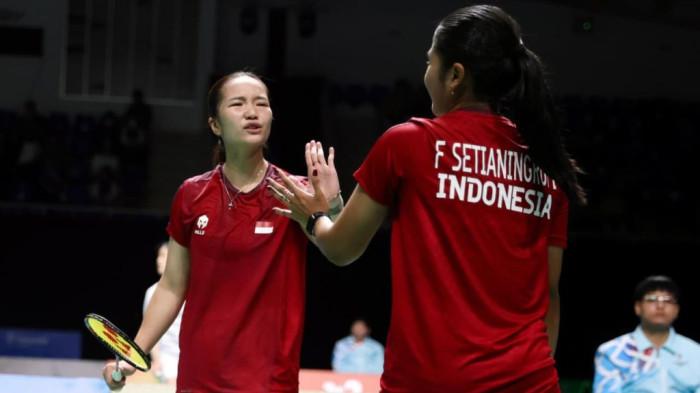 BADMINTON SEA GAMES - Selebrasi ganda putri Indonesia Rachel Allesya Rose/Febi Setianingrum saat mengalahkan malaysia pada pertandingan semifinal beregu putri SEA Games 2025, pada Senin (8/10/2025).