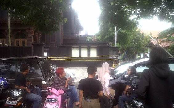Sepuluh Karyawan Ahmad Dhani Terlantar