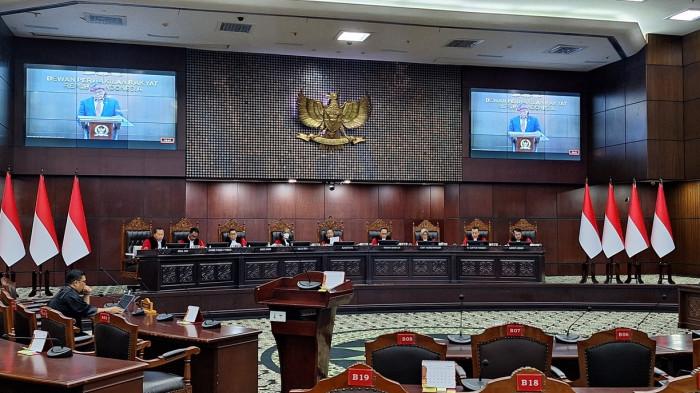 SIDANG MK - Mahkamah Konstitusi menggelar sidang perkara Nomor 273/PUU-XXIII/2025 dengan agenda mendengar keterangan DPR dan Pemerintah, Rabu (18/2/2026). Tribunnews/Mario Christian Sumampow