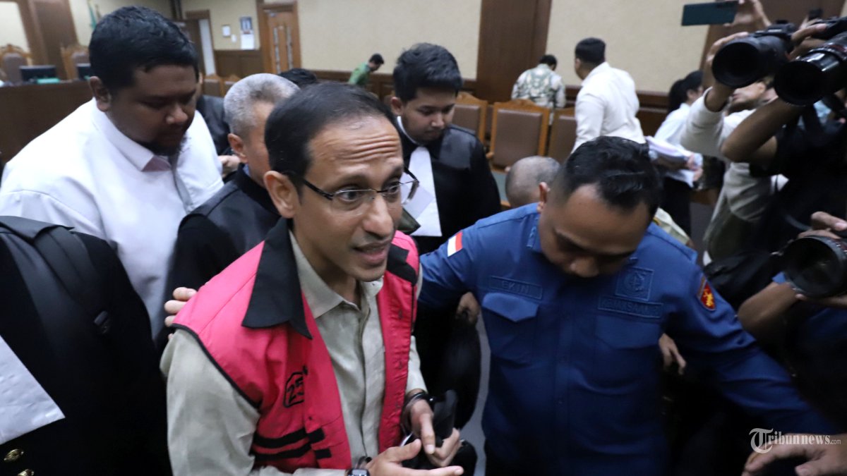 SIDANG NADIEM MAKARIM - Terdakwa kasus dugaan korupsi dalam digitalisasi pendidikan pengadaan laptop Chromebook Nadiem Makarim mengikuti sidang lanjutan dengan agenda tanggapan JPU atas eksepsi terdakwa di Pengadilan Tipikor, Jakarta, Kamis (8/1/2026). Dalam tanggapannya JPU Kejaksaan Agung meminta majelis hakim menolak nota keberatan atau eksepsi dari mantan Menteri Pendidikan, Kebudayaan, Riset dan Teknologi (Mendikbudristek) periode 2019-2024 Nadiem Makarim dan penasihat hukumnya. TRIBUNNEWS/IRWAN RISMAWAN