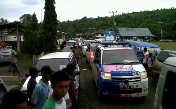 Ribuan Simpatisan IA Sambut Ilham di Perbatasan Bone-Soppeng