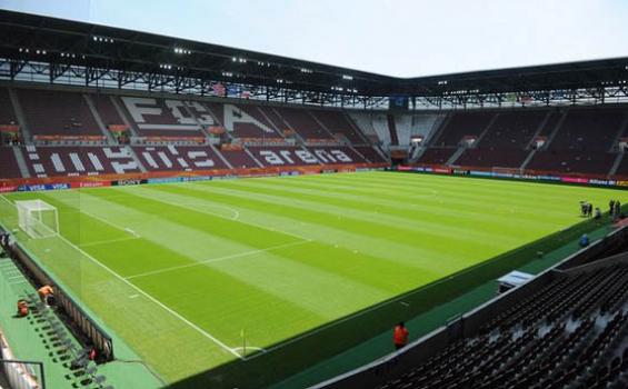 Fans Augsburg Bikin Sambutan Khusus Buat Liverpool