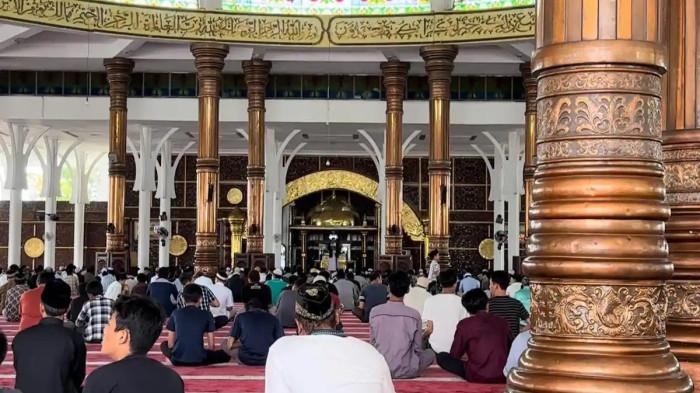 Suasana Masjid Agung Al Falah Jambi selama Ramadhan