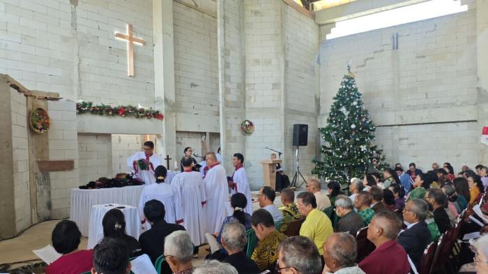IBADAH NATAL - Suasana ibadah natal jemaat Huria Kristen Batak Protestan (HKBP) Pamulang, Tangerang Selatan, Banten, pada Kamis (25/12/2025). Kini HKBP Pamulang sudah memiliki gedung gereja baru.