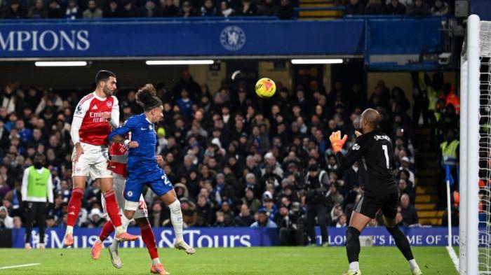 SUNDULAN - Sundulan pemain Arsenal, Mikel Merino ke gawang Chelsea dalam lanjutan Liga Inggris 2025/2026 di Stamford Bridge pada Senin (1/12/2025) dini hari WIB.