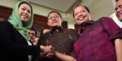 Minta Maaf, Sutan Cium Tangan Shinta Nuriyah