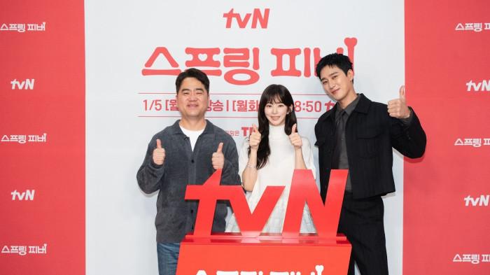 Sutradara Park Won-kook, Lee Joo-been, dan Ahn Bo-hyun