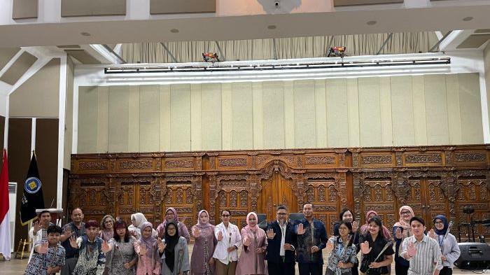 TANTANGAN PEREMPUAN - Acara Talkshow dan Bedah Buku dalam rangka memperingati Hari Kartini bertajuk “Revive Your Confidence: From Pain to Strength” serta “Bedah Buku: Bangkit Seperti Kartini: Dari Bullying Menuju Kekuatan Diri” di Auditorium Grha Mahardika, Universitas Budi Luhur, Selasa (21/4/2026).