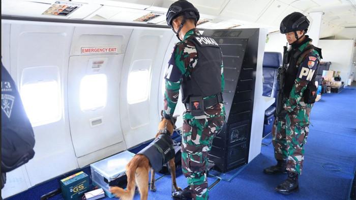 LATIHAN FORCE DOWN - Lanud Sultan Hasanuddin menggelar latihan penanganan pasca force down di Apron Base Ops Lanud Sultan Hasanuddin, Senin (25/5/2026).