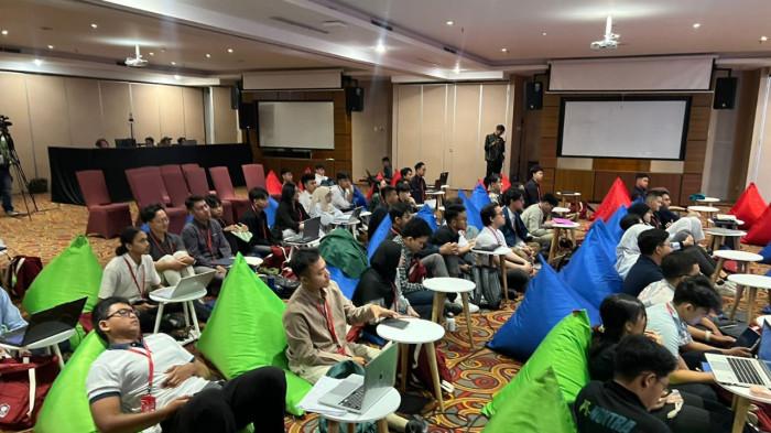 TOP 40 PERTAMUDA - Para peserta TOP 40 Pertamuda Seed & Scale 2025 dari 24 kampus seluruh Indonesia sedang mengikuti sesi Bootcamp yang digelar di Alana Hotel, Jogjakarta, 25 Oktober 2025 hingga 26 Oktober 2025