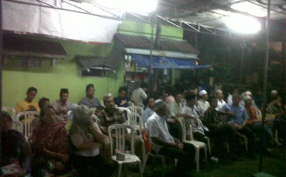 Warga Padati Tahlilan di Rumah Afriyani
