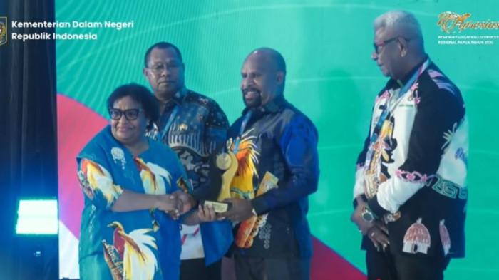 TERBAIK CREATIVE FINANCING - Mimika, Jayapura, dan Raja Ampat menjadi Kabupaten/Kota Terbaik Creative Financing dalam ajang Apresiasi Pemerintah Daerah Berprestasi Regional Papua 2026.