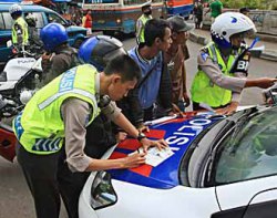 Heboh Stut Motor Mogok Pakai Kaki Ditilang hingga Denda Rp 250 Ribu, Ini Kata Polisi