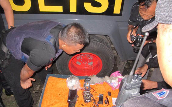 Paket Diduga Bom Berisi Kamera Lawas