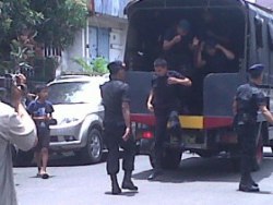 Tim Gegana Sulsel Bawa Paket Diduga Bom ke Hutan