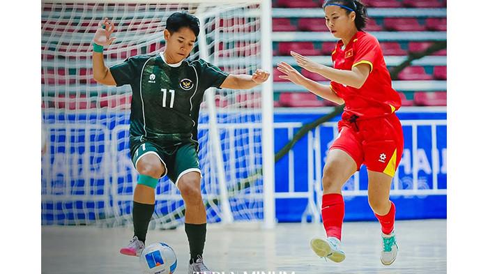 FUTSAL PUTRI - Timnas futsal putri Indonesia harus mengakui keunggulan Vietnam dengan skor 1-3 pada laga pembuka penyisihan Grup B SEA Games 2025, Kamis (12/12/2025).