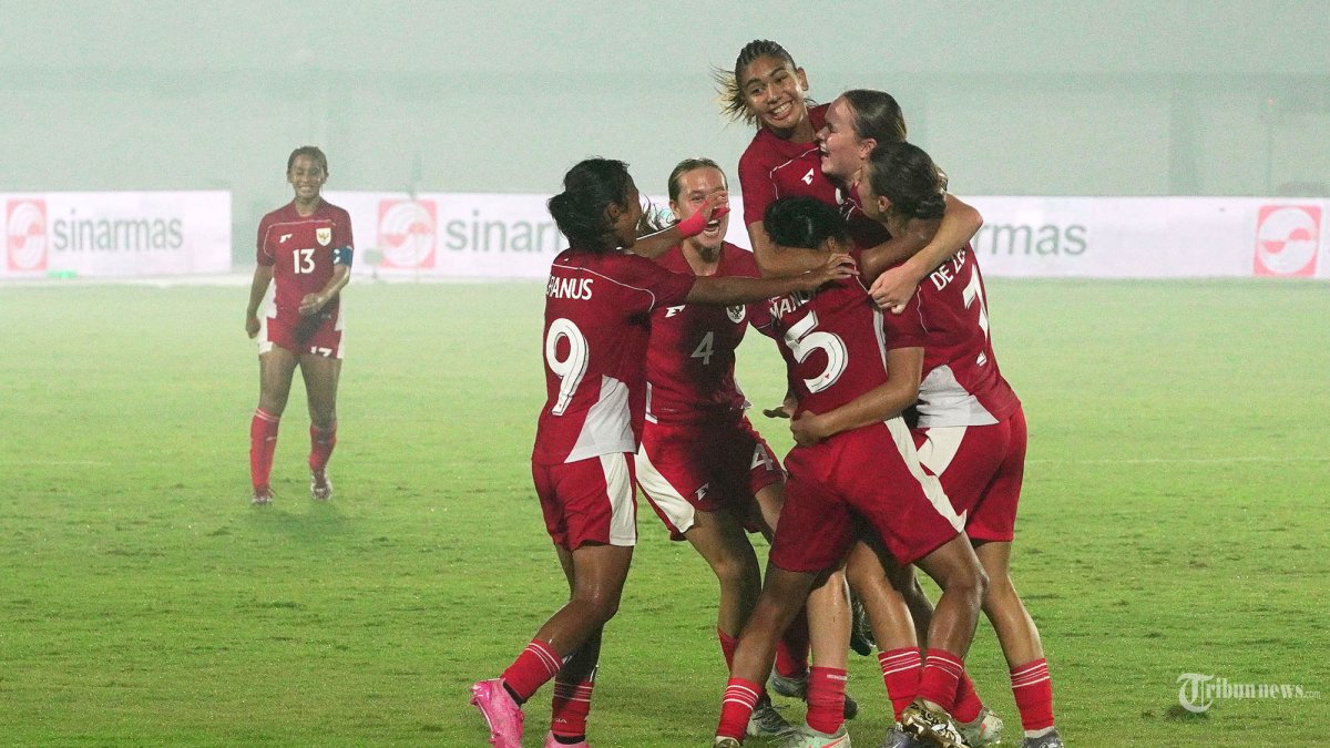 KUALIFIKASI PIALA ASIA PUTRI - Selebrasi para pemain Timnas Putri Indonesia usai membobol gawang Kirgastan saat laga Kualifikasi Piala Asia Putri 2026 di Stadion Indomilk Arena, Tangerang, Banten, Minggu (29/6/2025). Timnas Putri Indonesia berhasil mengalahkan Kirgistan dengan skor 1-0 usai Warps membobol kandang lawan pada babak kedua. Tribunnews/Jeprima