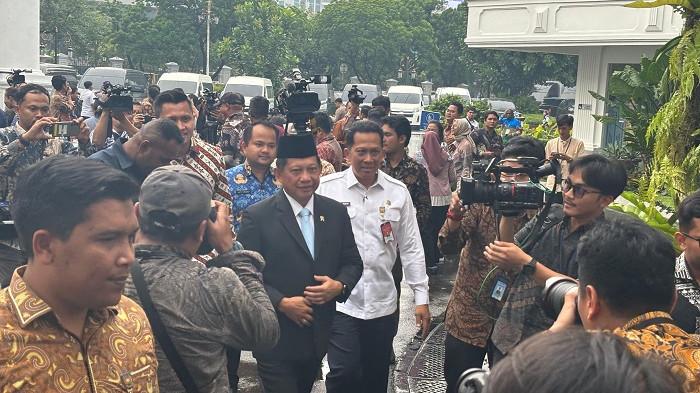 PEROMBAKAN KABINET - Menteri Dalam Negeri, Tito Karnavian tiba di Istana Negara, Jakarta Pusat, Rabu (17/9/2025), menjelang perombakan kabinet atau reshuffle kabinet oleh Presiden Prabowo Subianto.