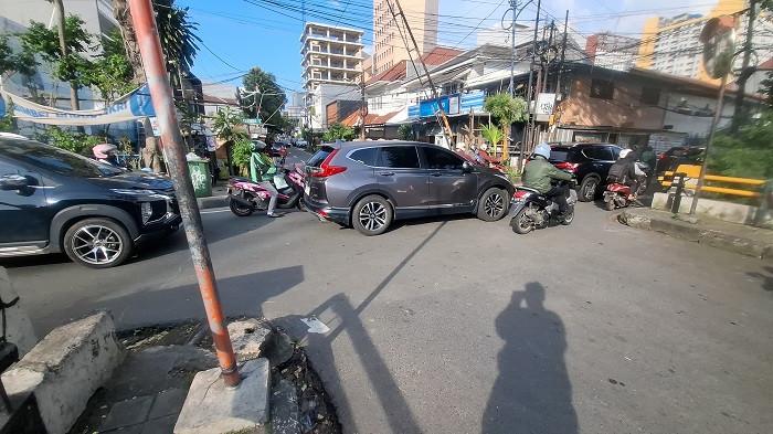 DISIRAM AIR KERAS - Penampakan Jalan Talang, Senen, Jakarta Pusat tepatnya di jembatan Kampung Talang yang menjadi lokasi Wakil Ketua Koordinator Komisi untuk Orang Hilang dan Korban Tindak Kekerasan (KontraS), Andrie Yunus diduga disiram air keras pada Kamis (12/3/2026) malam. 