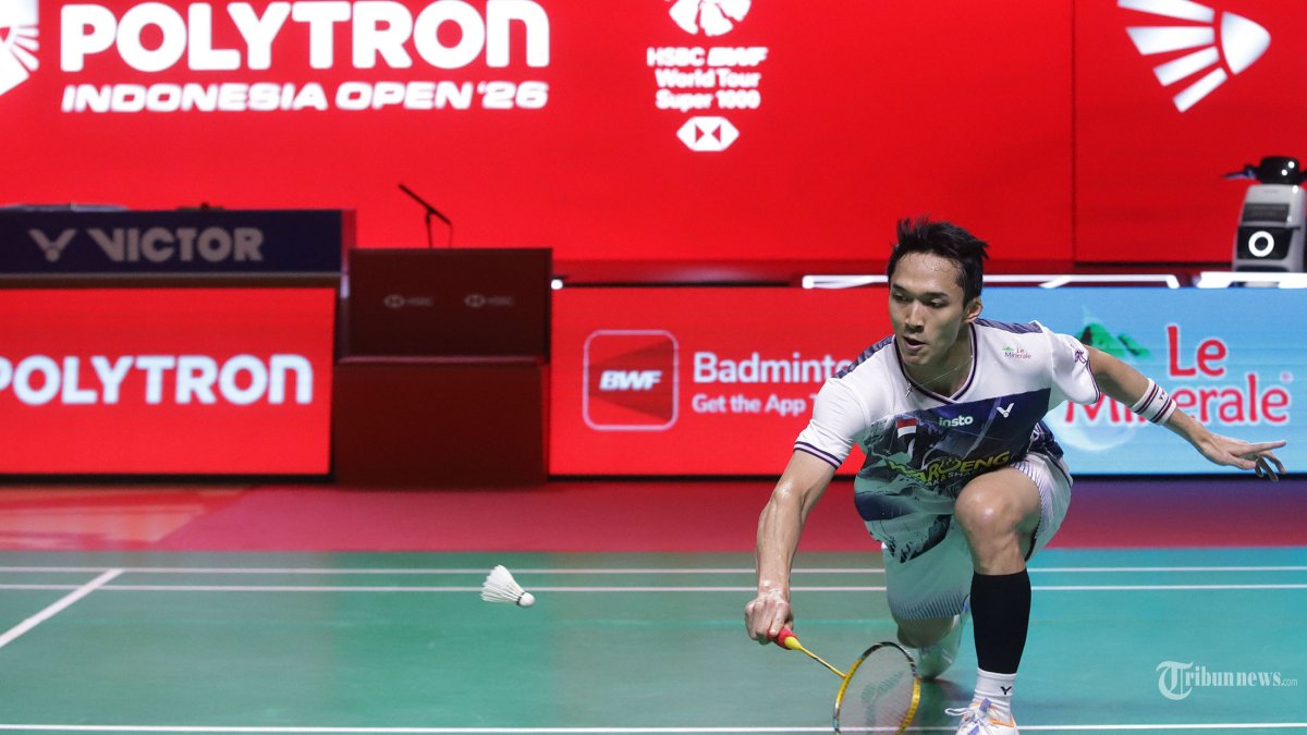 JONATAN CHRISTIE - Pebulutangkis tunggal putra Indonesia Jonatan Christie melawan pebulutangkis Thailand Panitchaphon Teeraratsakul di babak semifinal Polytron Indonesia Open 2026 di Istora Senayan, Jakarta, Sabtu (6/6/2026). Jonatan Christie berhasil mengalahkan Panitchaphon Teeraratsakul dengan skor 16-21, 21-10, 21-12. Dengan hasil tersebut Jojo berhasil melaju kebabak final Polytron Indonesia Open 2026. Tribunnews/Jeprima