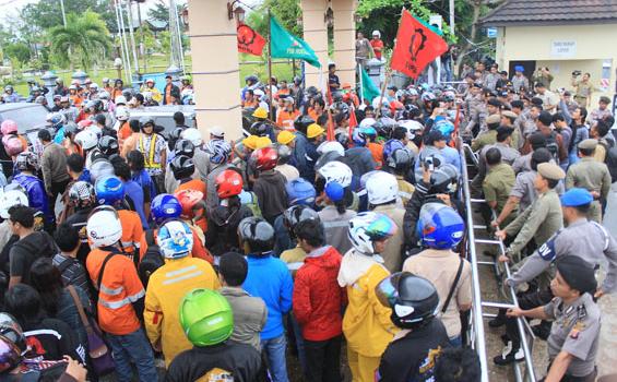 Buruh Tuntut Revisi UMK Berau