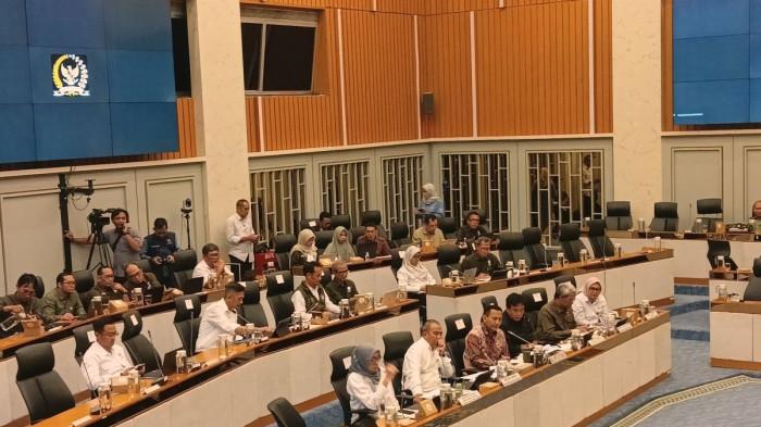 KOMODO LABUAN BAJO  - Wakil Menteri Kehutanan, Rohmat Marzuki, menghadiri Rapat Dengar Pendapat (RDP) dengan Komisi IV DPR RI di kompleks parlemen, Senayan, Jakarta, Rabu (15/4/2026). (Fersianus Waku)