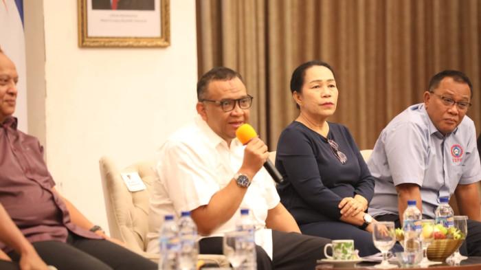 Wamenaker dan Serikat Pekerja Bahas Formula Baru Penetapan Upah Minimum