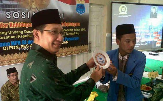 Wakil Ketua MPR Kunjungi Ponpes An-Nawawi Berjan