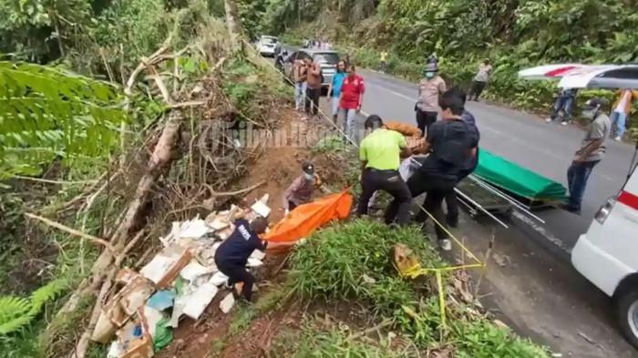 MAYAT WANITA - Wanita muda berusia 22 tahun ditemukan tewas di jurang kawasan Liku 9 Jalan Lintas Gunung Kepahiang, Desa Tebat Monok, Kecamatan Kepahiang, Bengkulu, Selasa (10/3/2026) korban diketahui sedang hamil.
