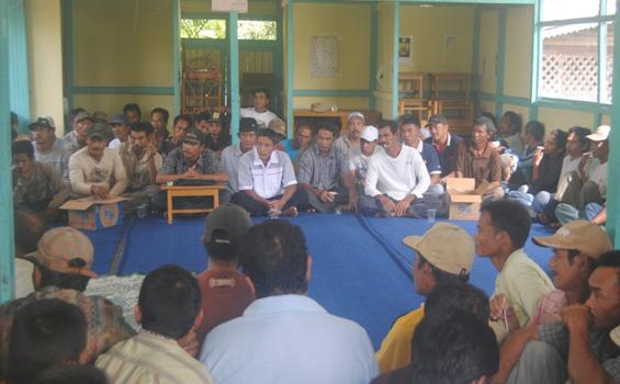 Warga Hentikan Operasional Alat Berat