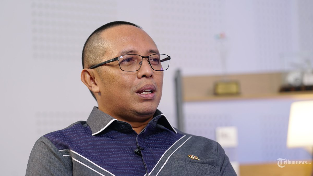 Kepala Komunikasi Kepresidenan Hasan Nasbi melakukan wawancara khusus dengan Direktur Pemberitaan Tribun Network Febby Mahendra Putra di Studio Tribun Network, Jalan Palmerah Selatan, Jakarta Pusat, Kamis (23/1/2025). Dalam wawancara tersebut, Hasan Nasbi banyak membahas tentang kinerja Kabinet Merah-Putih selama 100 hari terkini. TRIBUNNEWS/LENDY RAMADHAN