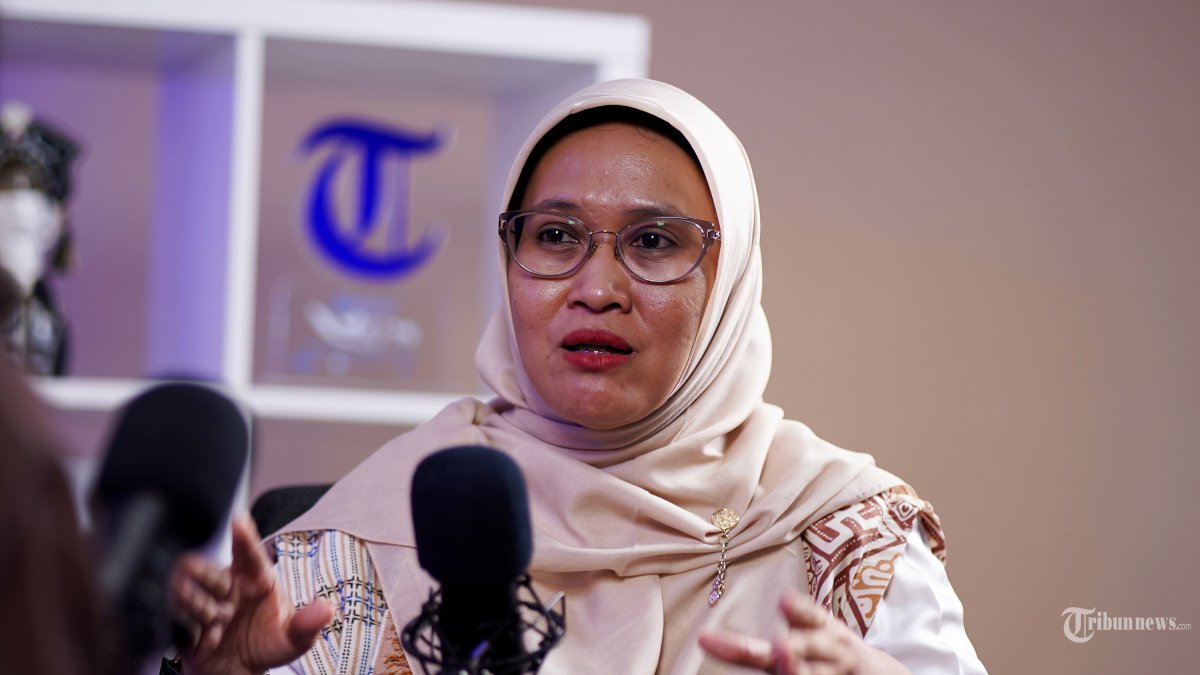 KASUS DAYCARE - Komisioner Komisi Perlindungan Anak Indonesia (KPAI) Pengampu Kekerasan Fisik dan Psikis Diyah Puspitarini berbincang dengan Jurnalis Tribunnews Apfia Tioconny Billy dalam podcast yang digelar di Studio Tribunnews, Jakarta, Senin (11/5/2026). Diyah Puspitarini menanggapi kasus dugaan kekerasan pada anak di sebuah daycare yang ada di Yogyakarta maupun dugaan asusila di pondok pesantren di Pati. TRIBUNNEWS/LUTFI AKHMAL