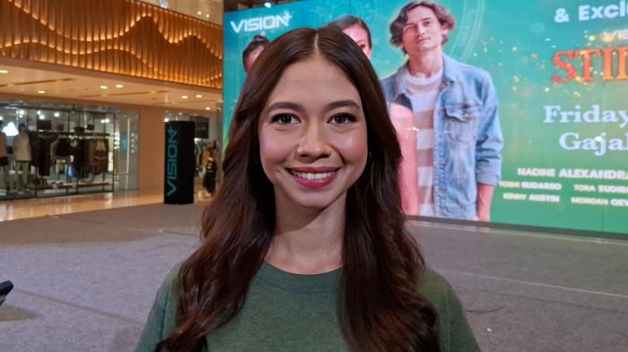 SKOLIOSIS - Aktris Yuki Kato ditemui di kawasan Gajah Mada Jakarta Pusat, Jumat (17/10/2025). Skoliosisnya kambuh setelah syuting series Still Single.